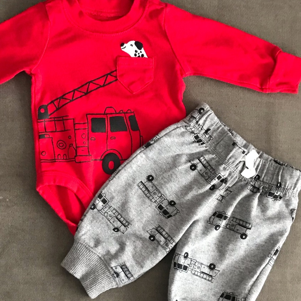 Carter’s 👨‍🚒🚒 Fireman/fire truck outfit 3-Month